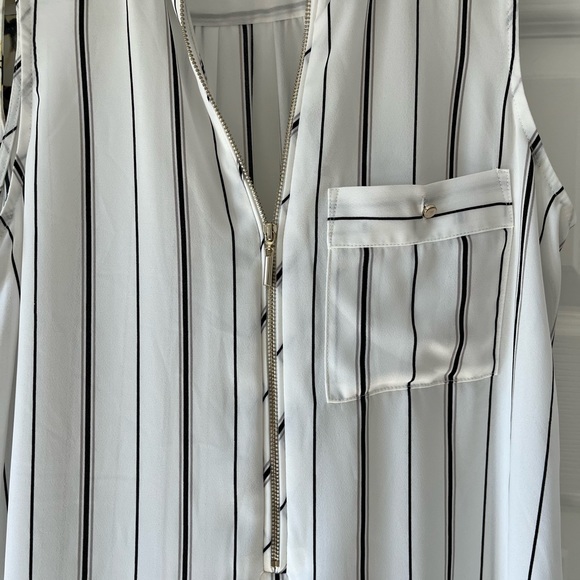 2 Sleeveless Blouse - Picture 4 of 5